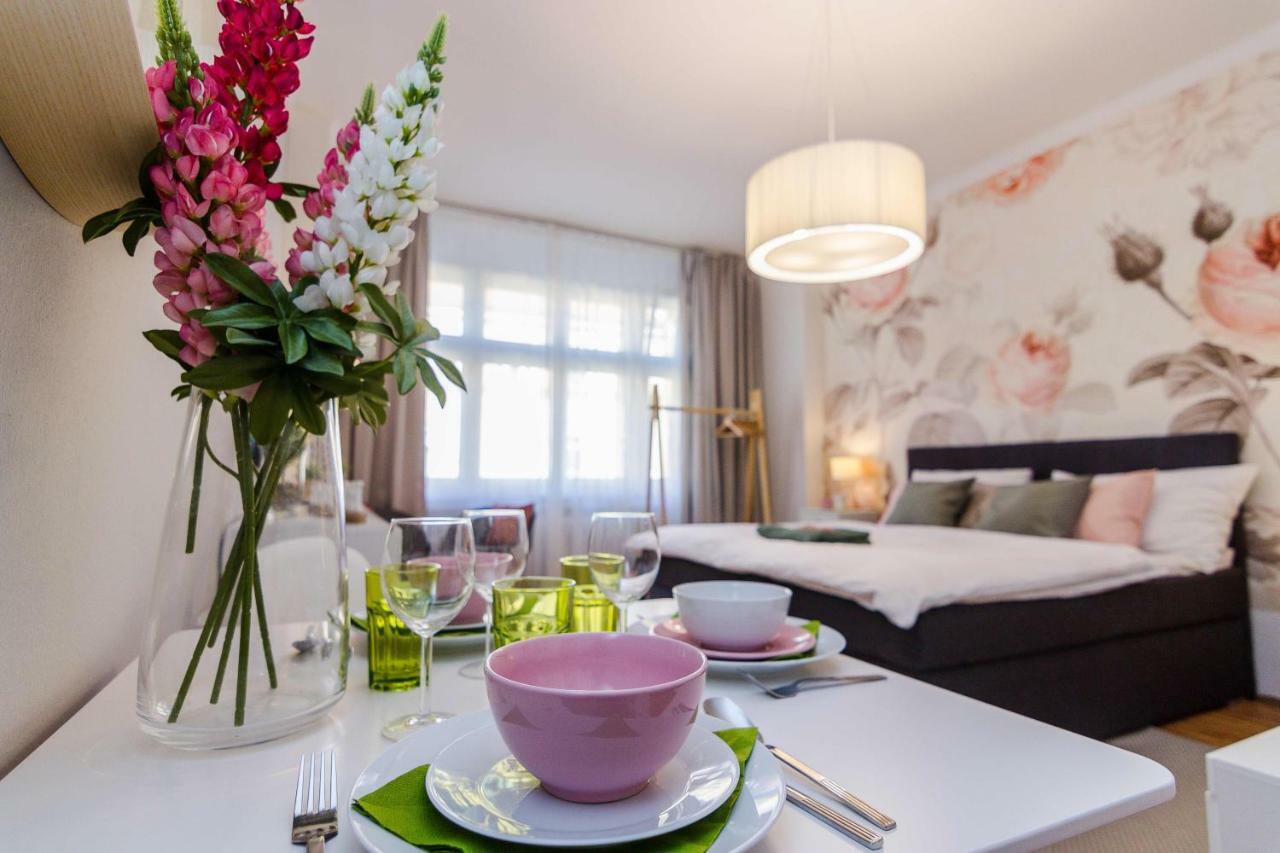 Apt In Prague Charles Bridge 1Km By Michal&Friends Exteriör bild